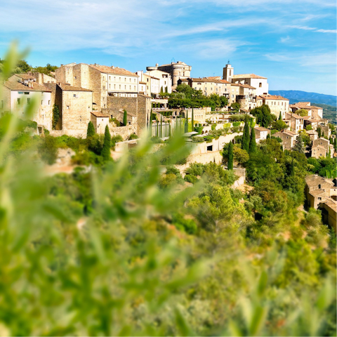 Stay a twenty-minute walk from the charming village of Eygalières