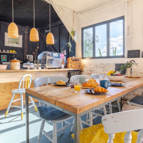 Enjoy meals together in the café style kitchen