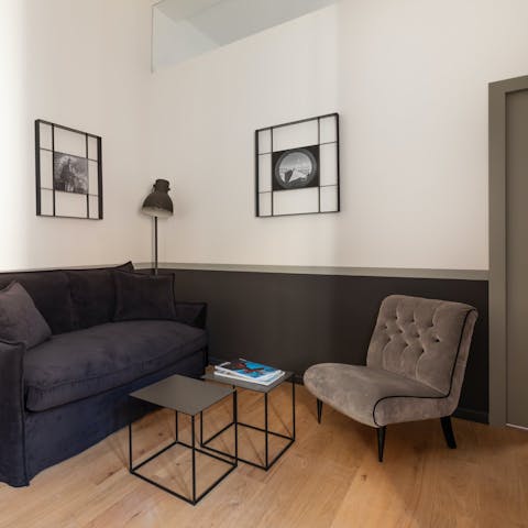 Enjoy drinks at home before walking to a local restaurant