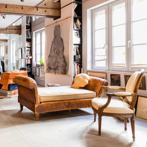 Feel positively aristocratic lounging on the chaise longue with a glass of bubbly and a book from the shelves