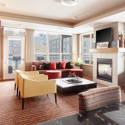 Relax and make new friends in the communal lounge area after exploring Minneapolis