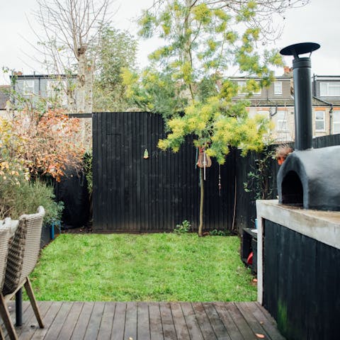 Light the wood-fired pizza oven and enjoy meals in the garden