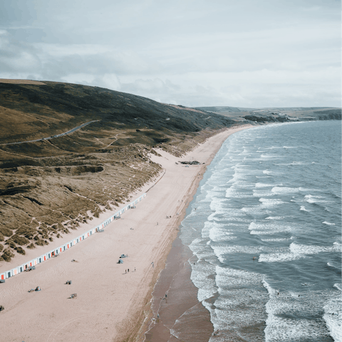Take to the surf, walk your dogs or soak up the sun before grabbing some food in the nearby town – Woolacombe beach is less than a fifteen-minute drive