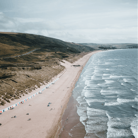 Take to the surf, walk your dogs or soak up the sun before grabbing some food in the nearby town – Woolacombe beach is less than a fifteen-minute drive