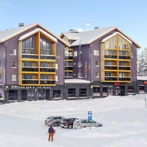 Enjoy après-ski in the downstairs bar