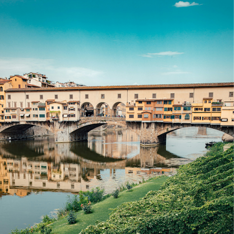 Reach iconic sights like the Ponte Vecchio on foot