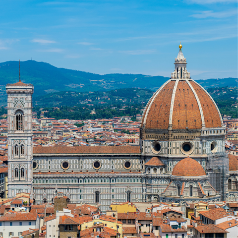 Stroll to Cathedral of Santa Maria del Fiore in just over five minutes