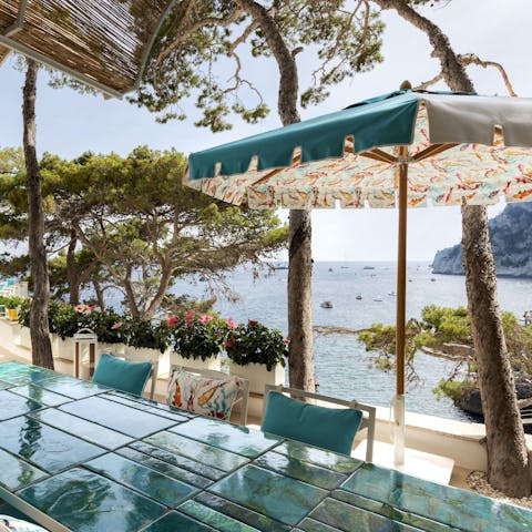 Feast alfresco before strolling to the beach