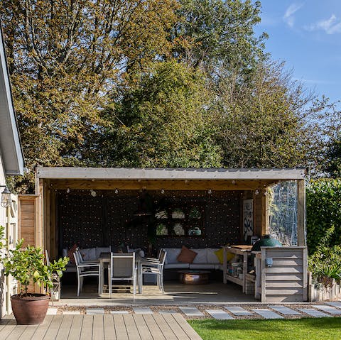 Fire up the barbecue under the verandah and dine as the sun sets