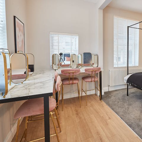 Feel right at home thanks to feminine touches