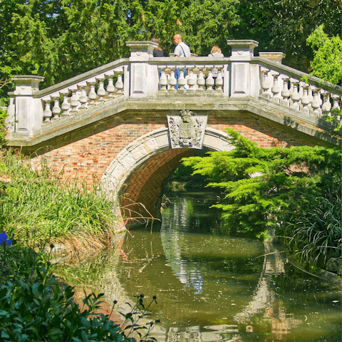 Take a picnic to nearby Parc Monceau and enjoy the peace and quiet