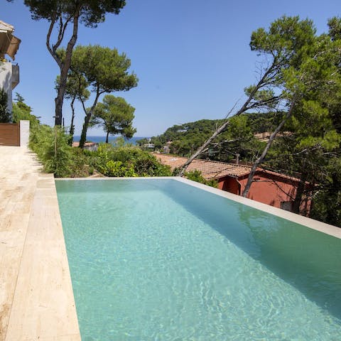 Swim a couple of leisurely lengths in the communal pool on warm afternoons