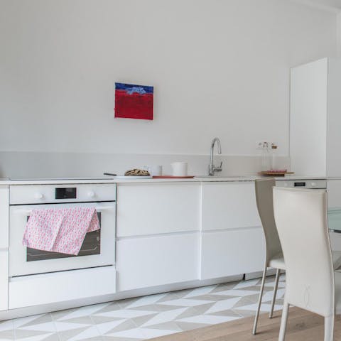 bright & sleek kitchen