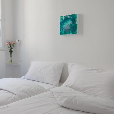 family-friendly twin bedroom