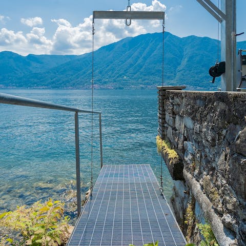 Charter a boat and discover the lake from your private berth