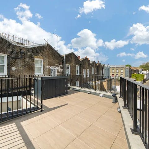 Enjoy warm weather on the private roof terrace