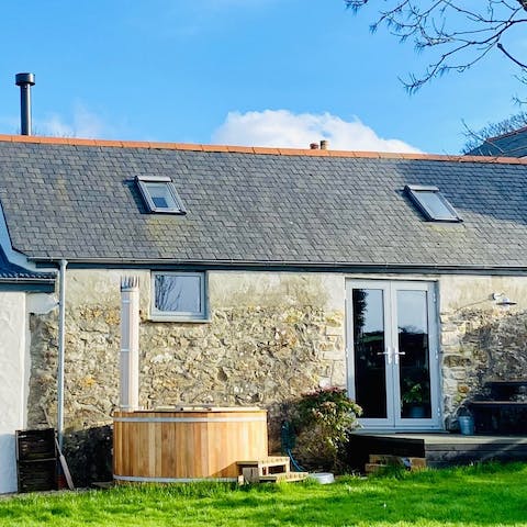 Treat yourself to soothing post-surf soaks in the wood-fired hot tub