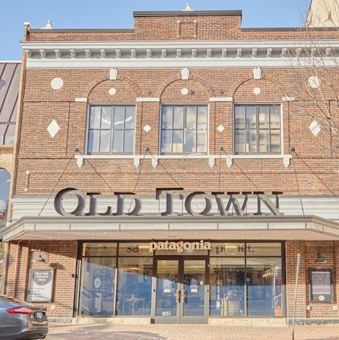 Get acquainted with Alexandria's historic Old Town that surrounds your apartment