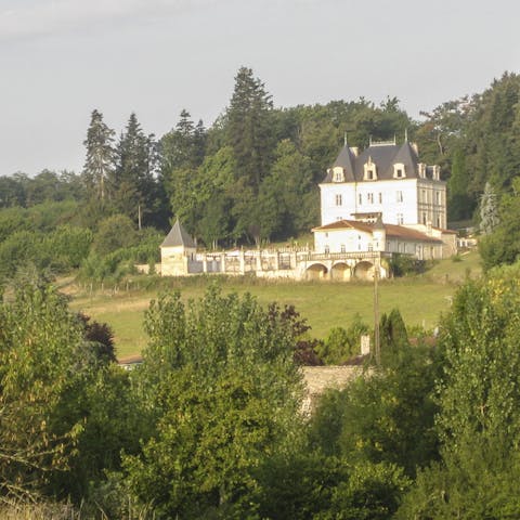 Explore six hectares of parkland and woodland surrounding your château