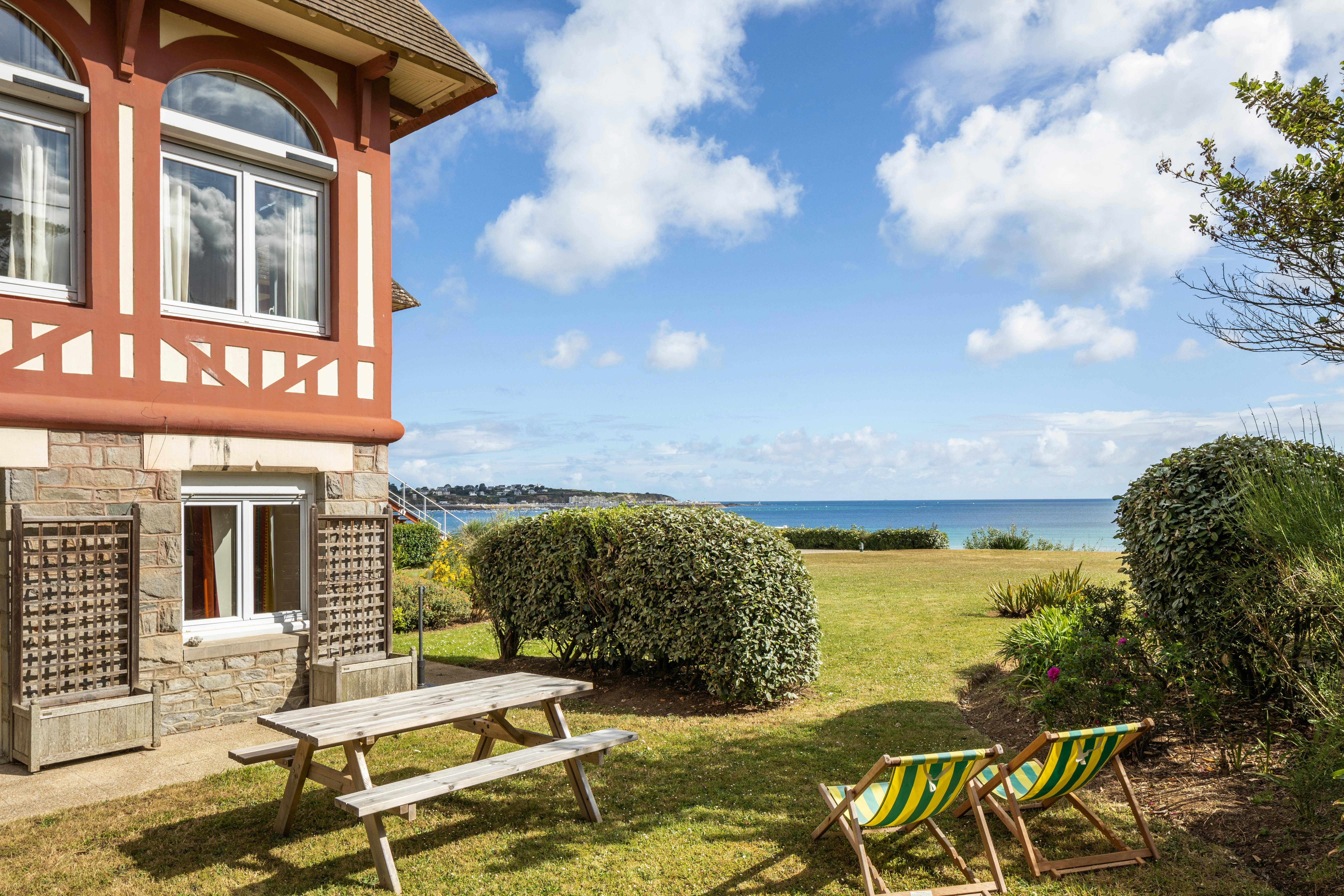 Sea, Sand & Good Times