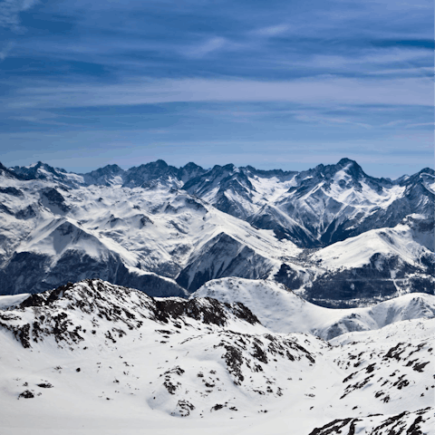 Stay in the heart of Alpe d’Huez, a stone's throw from the resort's best restaurants, bars, and shops