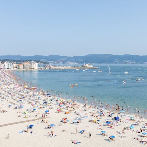 Stay in bustling Sanxenxo, right on the shores of Playa Silgar