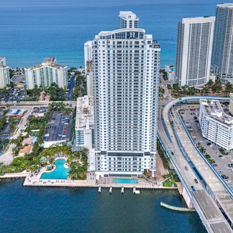 Stay in a great location with all sorts of excellent amenities in the building