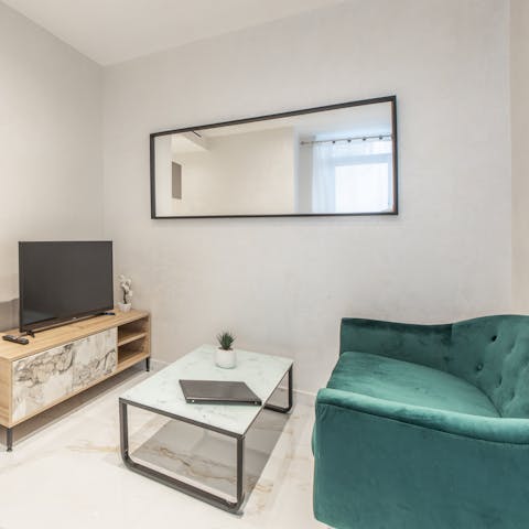 Cuddle up on the sofa in the evening and put a movie on the big screen