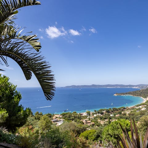 Stroll down to the white sands of Cavaliere beach in six minutes