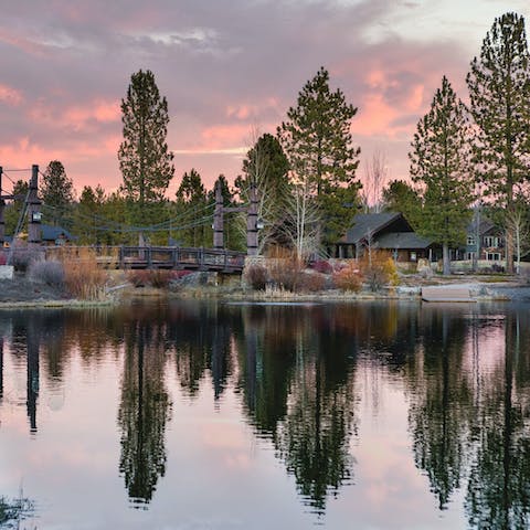 Enjoy a prime lakeside location and beautiful views