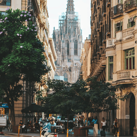 Stay in the Gothic Quarter, ten minutes from the Cathedral of Barcelona