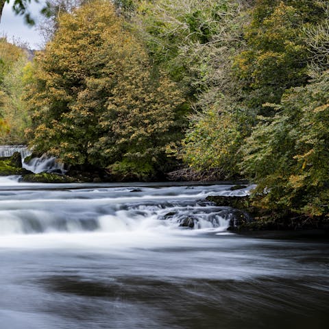 Follow winding country lanes and beautiful scenery into this Backbarrow home
