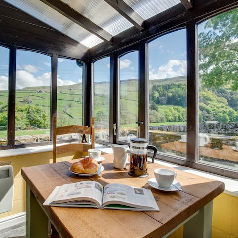 Bask in the sunshine as you tuck into breakfast in the bright dining space
