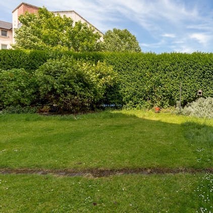 Have a picnic on the private lawn after a day of exploring Edinburgh