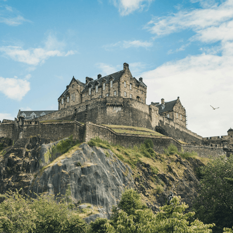 Begin your city stay with a stroll to Edinburgh Castle