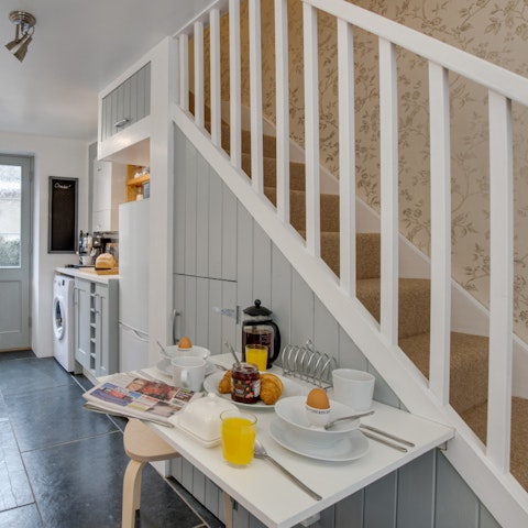 Look forward to brunching at the dining nook in the kitchen