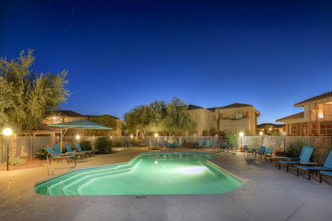Refresh in the shared pool after a day spent exploring the desert
