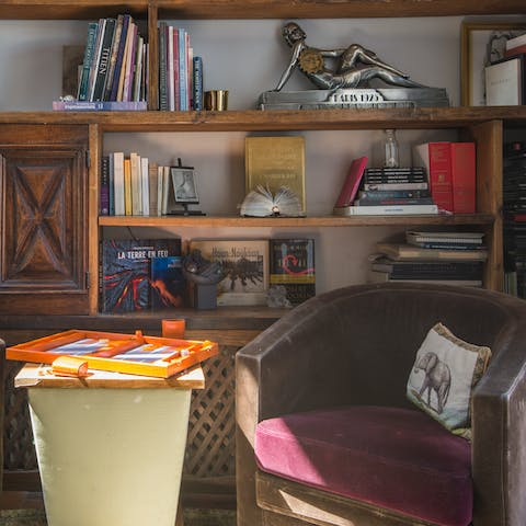 Curl up in the reading nook with a good book and a glass of wine