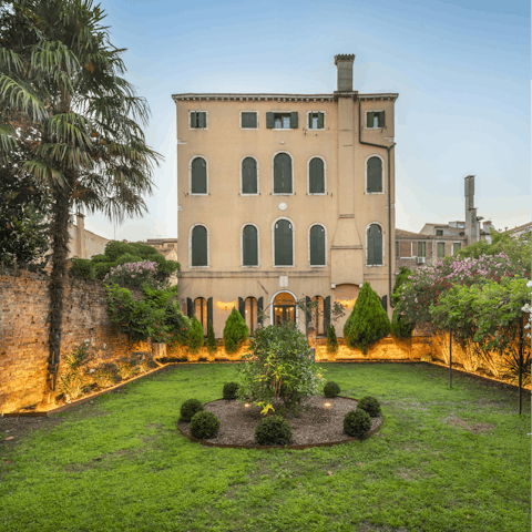 Unwind in the spacious private garden, a rare find in Venice