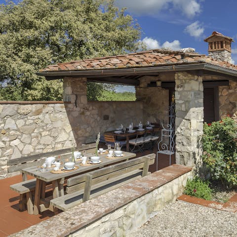 Keep the night flowing on the terrace with outdoor fireplace