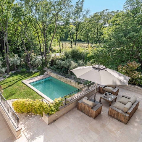 Enjoy sunny afternoons in the garden