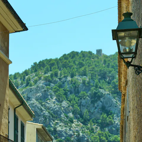 Stay in the heart of Pollensa and explore the attractions here