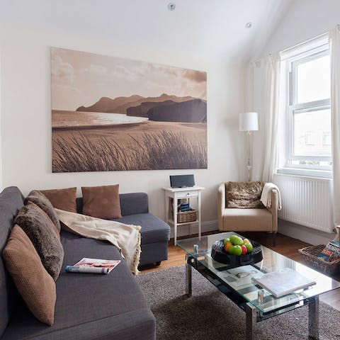 Bright & spacious living for all guests