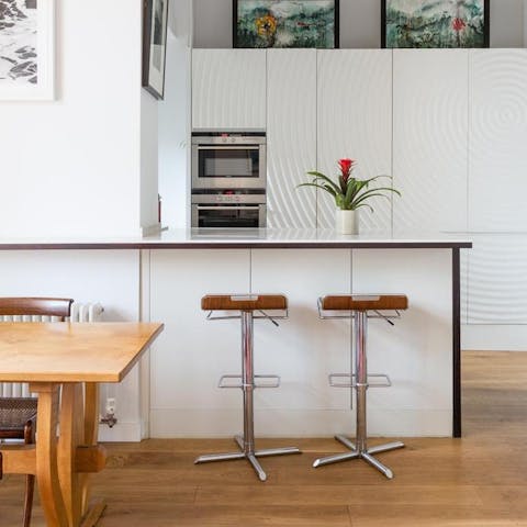 Tuck into a full English breakfast at the kitchen's breakfast bar