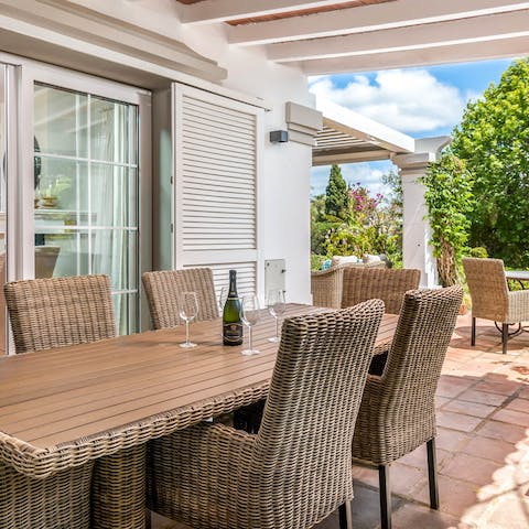 Cook a meal to enjoy al fresco on the covered terrace