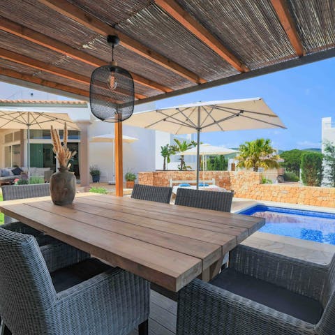Embrace alfresco dining under the pergola