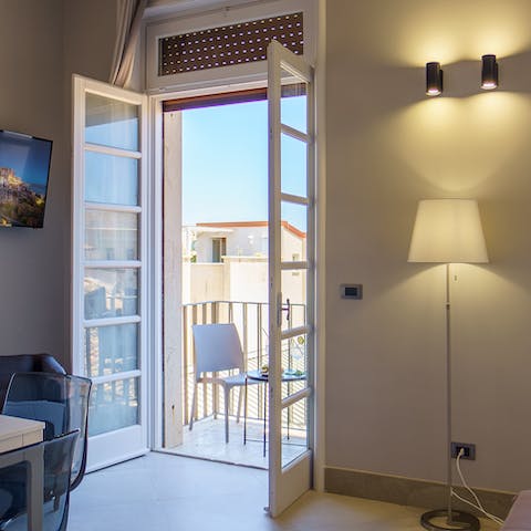 Spend relaxed evenings on your balcony, sipping zesty sundowners, while playing a few games of cards