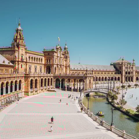 Stay in Seville's Calle Albareda district
