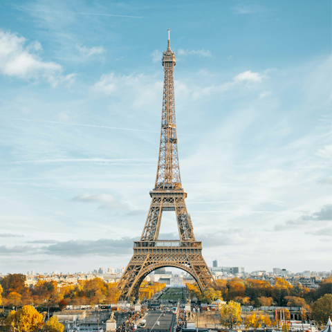 Discover the iconic Eiffel Tower – a twelve-minute walk away