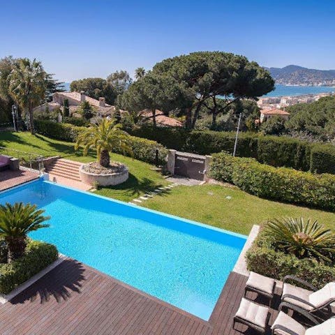 Drive within 20 minutes to the centre of glitzy Cannes